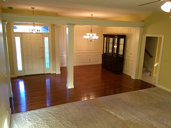 Great foyer-Dining area