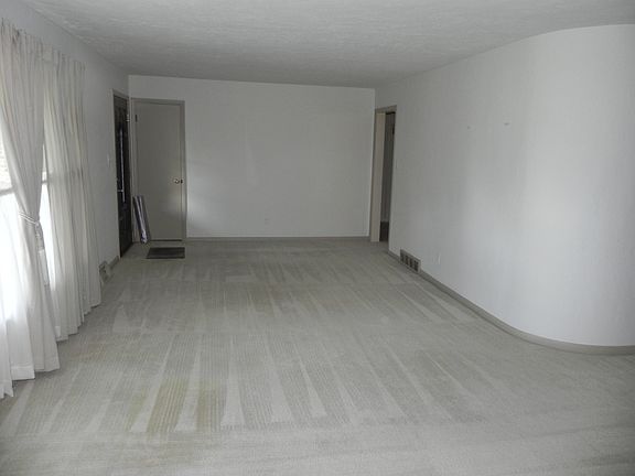 5th image of 9 E North Court Dr