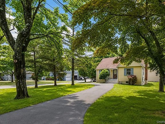 3rd image of 281 Old Haverstraw Rd