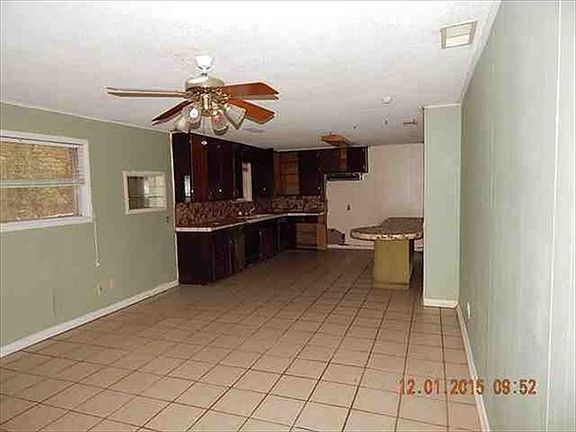 3rd image of 801 Benton St