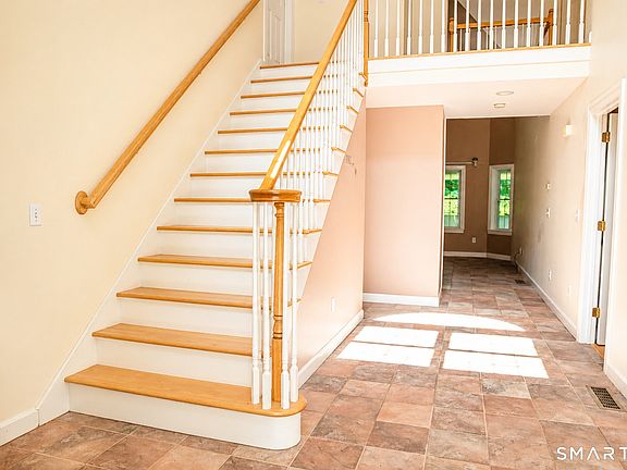 5th image of 46 Washington Drive