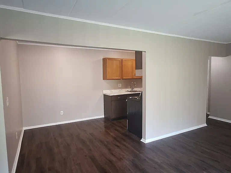 300 Highway Ave #4 — Photo 5