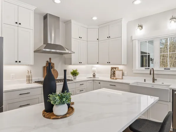 16 Piper Farm Road, Brunswick, ME 04011