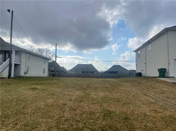 72 Carriage Ln, Destrehan, LA 70047