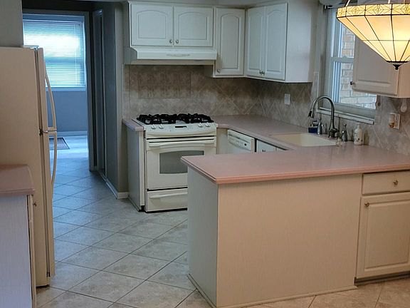 5th image of 31673 Hillbrook St