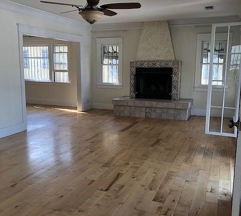 2nd image of 1332 N Mariposa Ave