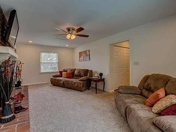 4th image of 3192 Sunnyhollow Ln