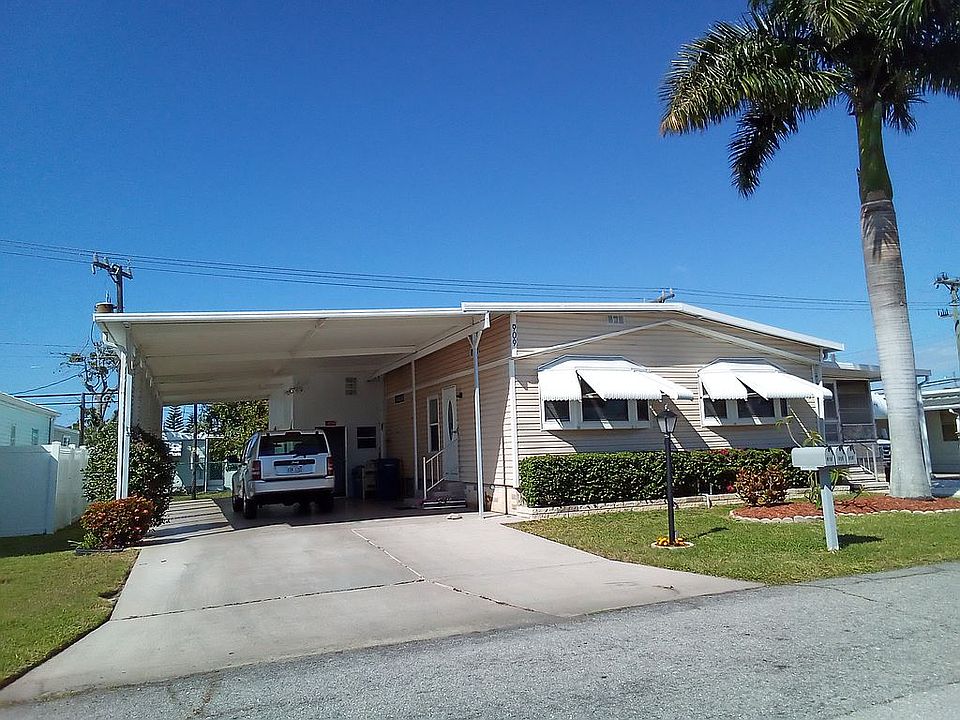 2nd image of 909 50th Avenue Dr W