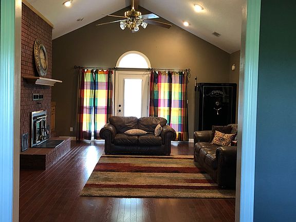 Living with vaulted ceiling 