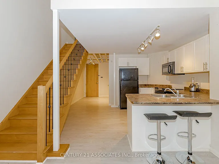 66 Bay St S #107 — Photo 9