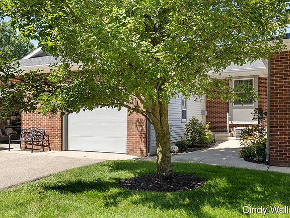 2nd image of 161 Laurelwood Ct SW #98