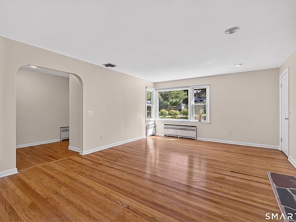 5th image of 659 West Woods Road