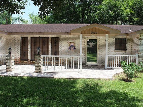 3rd image of 2922 Maria Luiza Dr