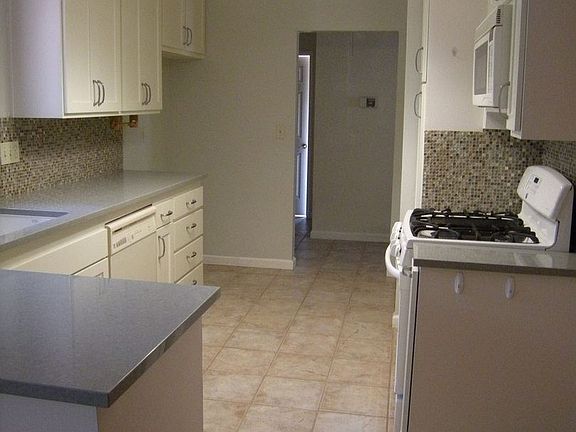 4th image of 651 Alamo Dr