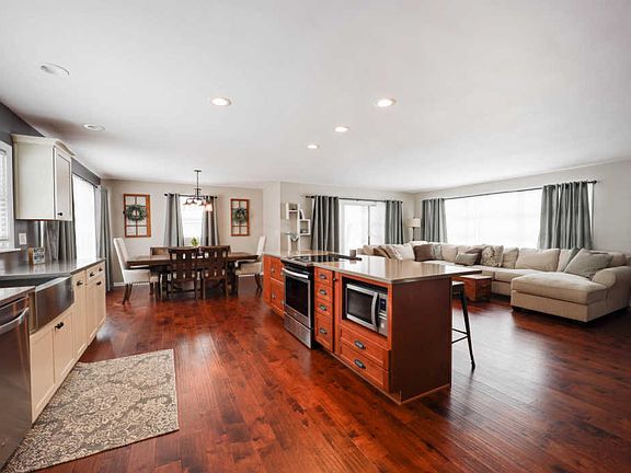 5th image of 700 Morningside Cir