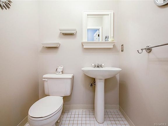 3rd image of 1110 Mill Pond Dr Unit 1110