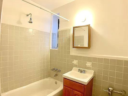 3rd image of 180 E 17th St APT 107