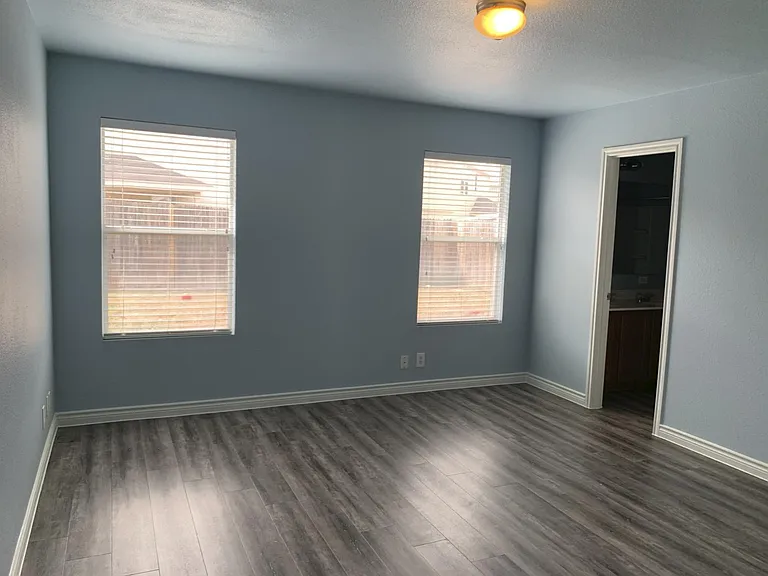 7923 Maple Leaf — Photo 12