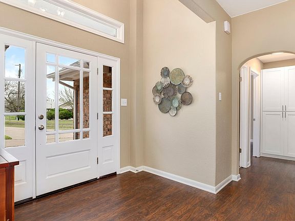 3rd image of 708 Skylers Cir