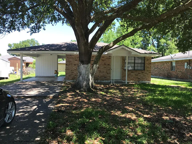 316 Bradford Dr — Photo 2