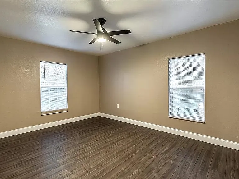 2837 Ross Ave — Photo 11