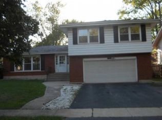 17742 Cherrywood Ln, Homewood, IL 60430