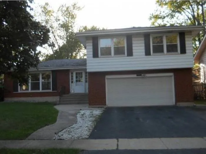 17742 Cherrywood Ln photo 1