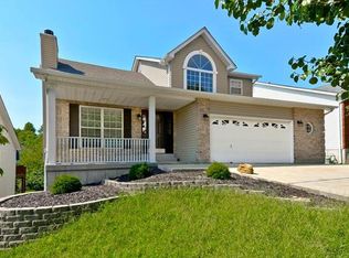 534 Winter Garden Dr, Fenton, MO