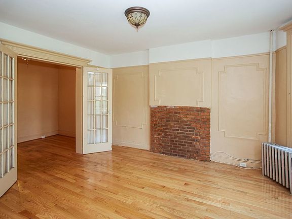 2nd image of 612 Bainbridge St #2