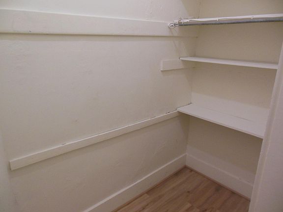 5th image of 6121 Winthrop Ave