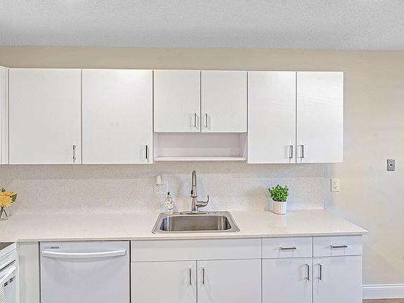 5th image of 1321 NW 19th Terrace #103