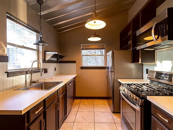 3rd image of 3301 Doolin Dr #B