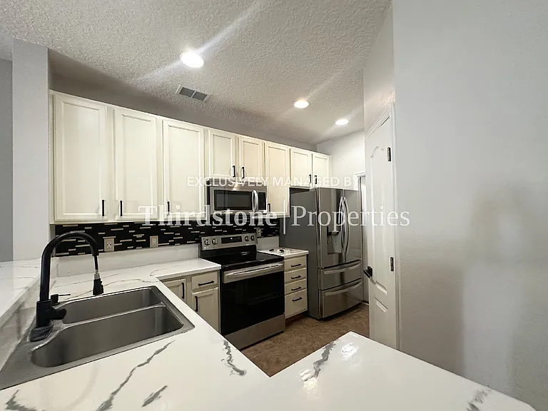 6131 Bartram Village Dr — Photo 4
