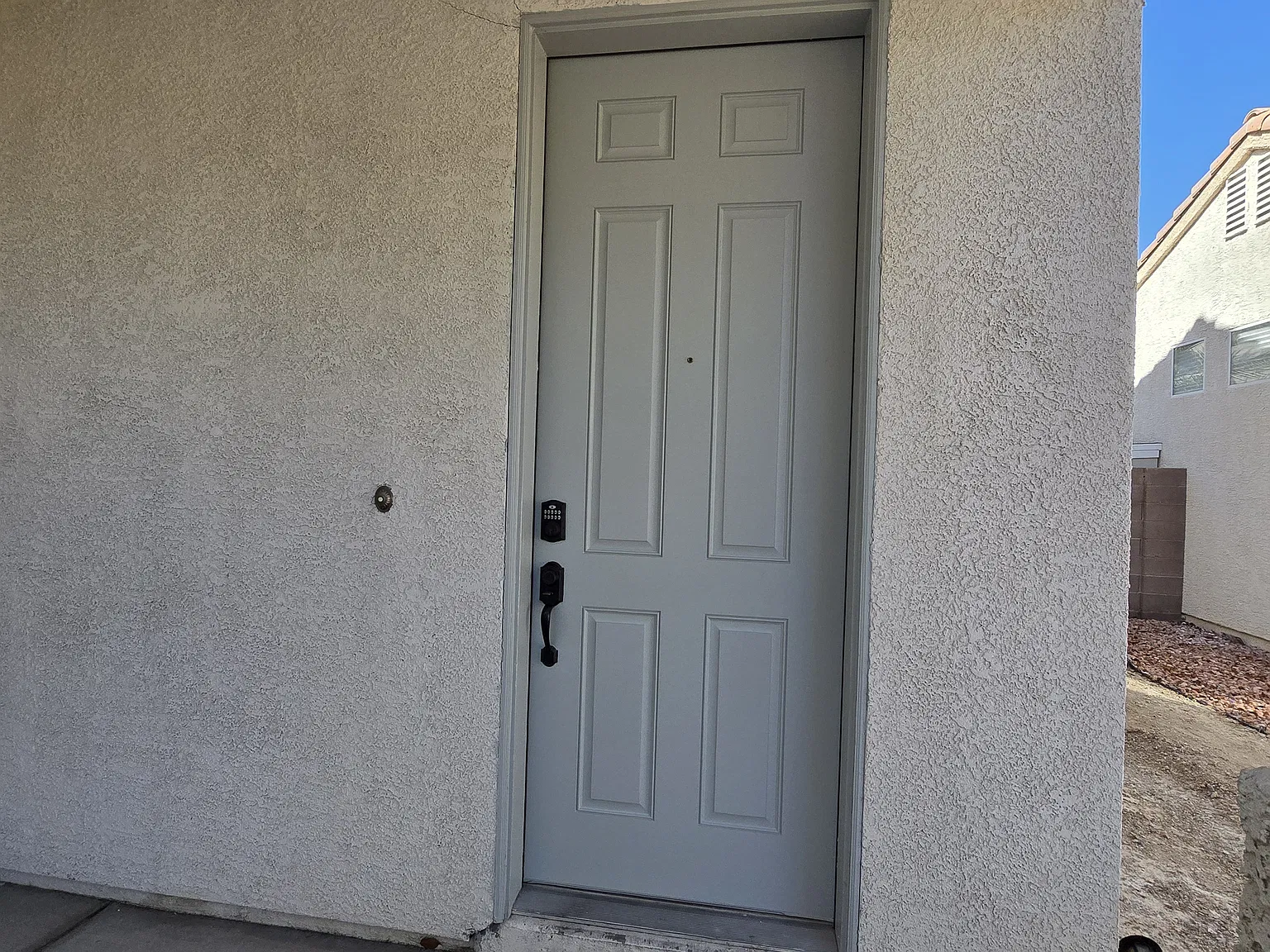 3 bed, 2.5 bath, 1887 sqft, $2,200 — Photo 2