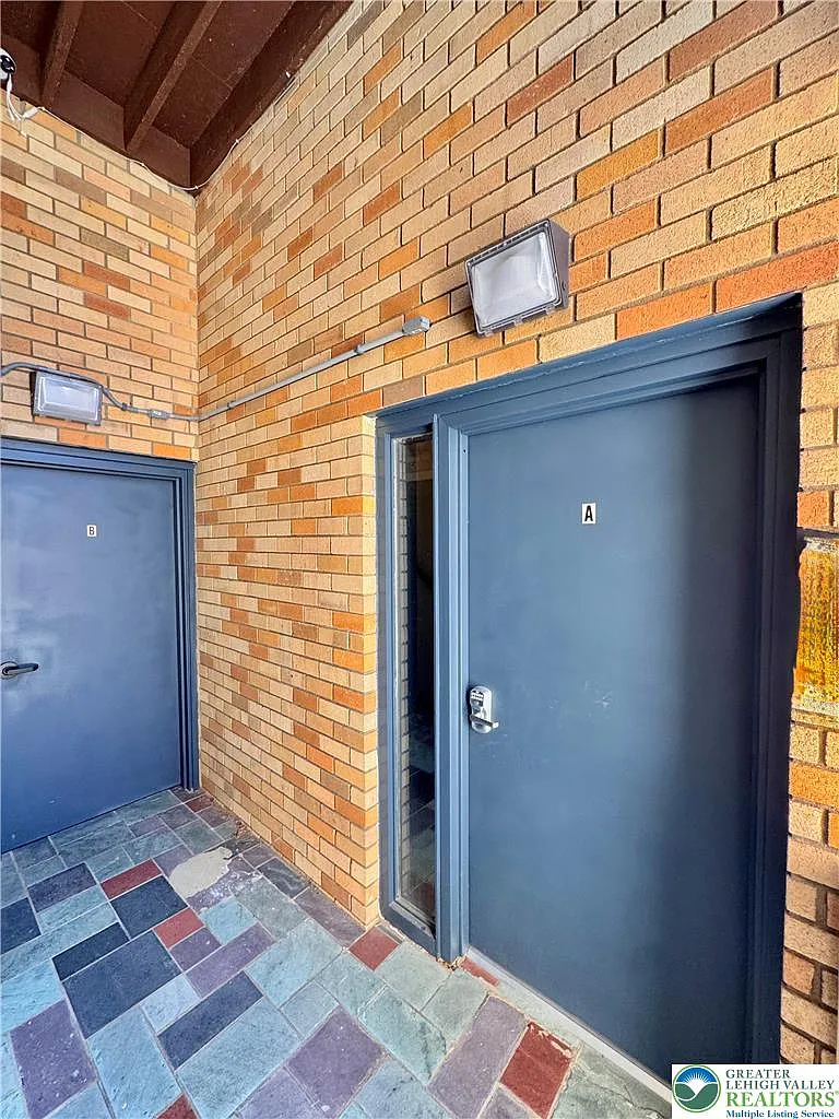 2 bed, 1.0 bath, 950 sqft, $1,500 — Photo 2