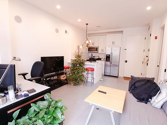 4th image of 1165 Myrtle Ave #2B