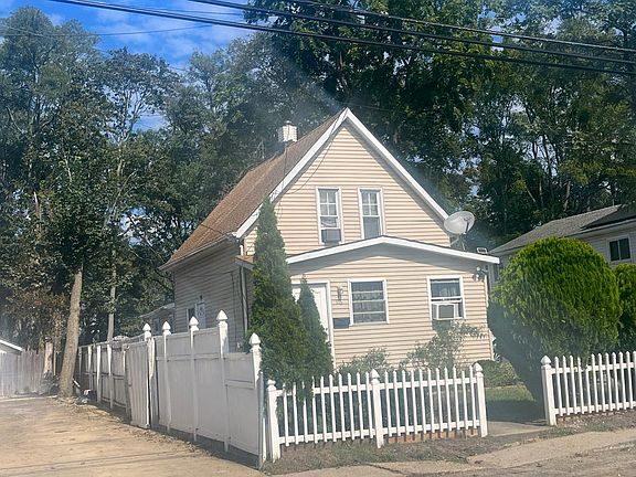 116 Smith St, Amityville, Ny 11701 