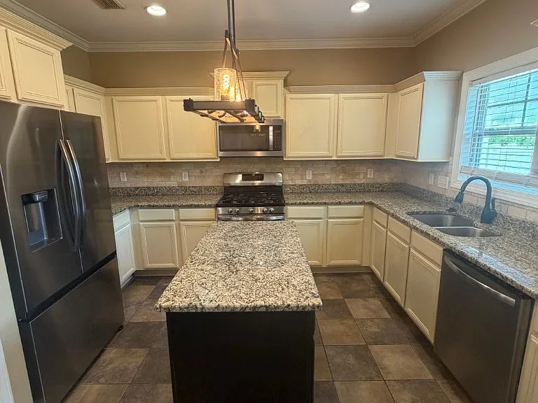 4406 Maximillion Cir — Photo 22