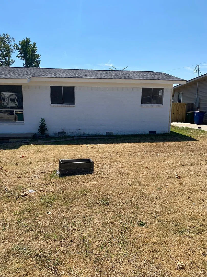 3 bed, 2.0 bath, 1210 sqft, $1,375 — Photo 3