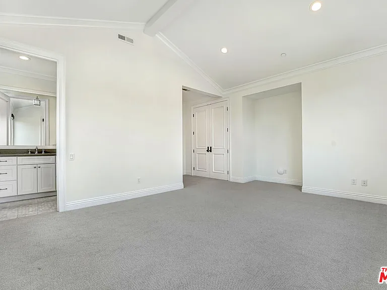 11540 Clover Ave — Photo 38