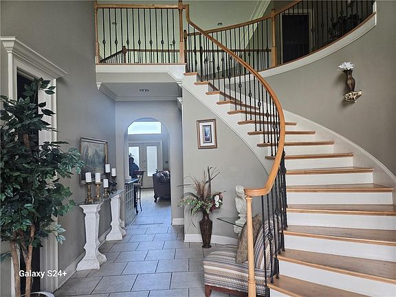 2nd image of 160 Oakmont Dr