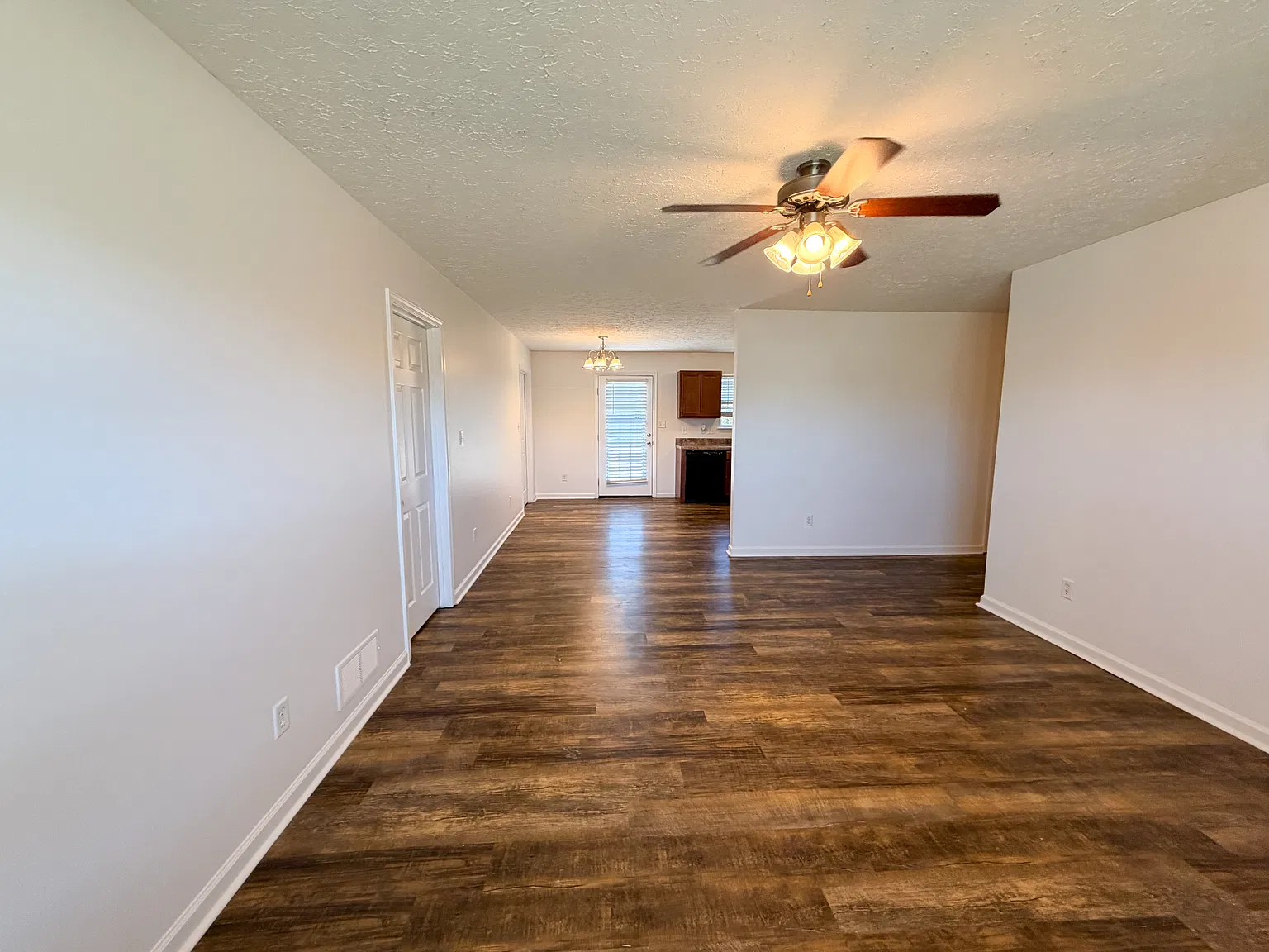 3 bed, 1329 sqft, $1,750 — Photo 2
