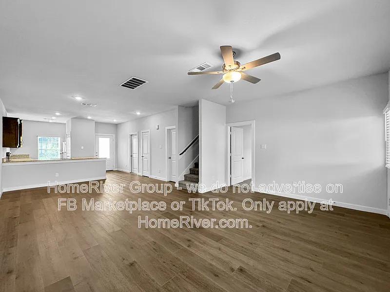 5 bed, 2.5 bath, 2505 sqft, $2,650 — Photo 3