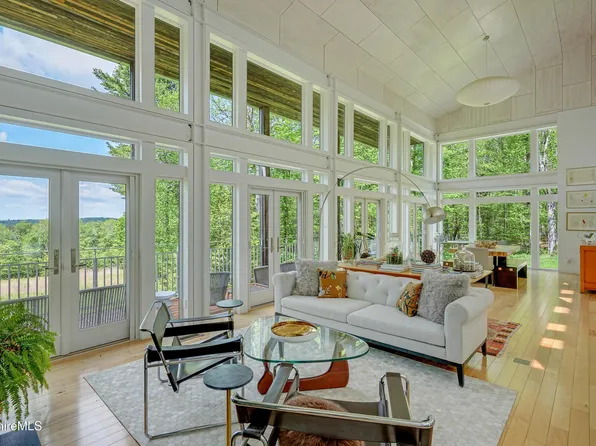 103 Long View Dr, Becket, MA 01223