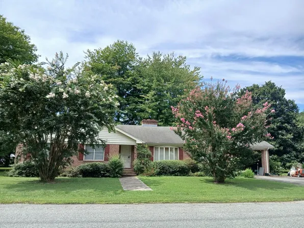 13 Norwood St, Kilmarnock, VA 22482