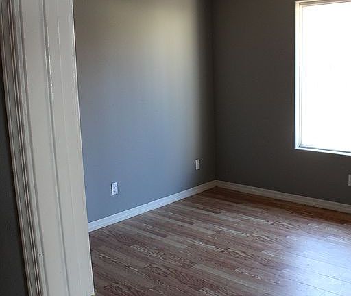 4th image of 2739 Harrod Ave