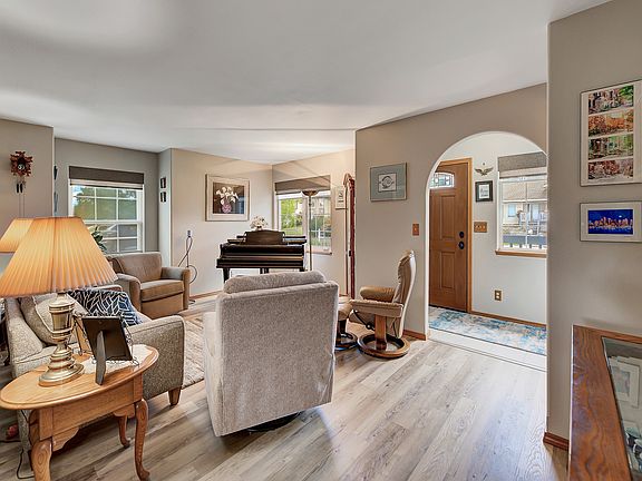 5th image of 1235 Angus Rd