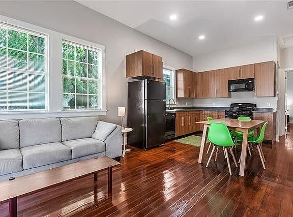 3rd image of 4026 N Robertson St