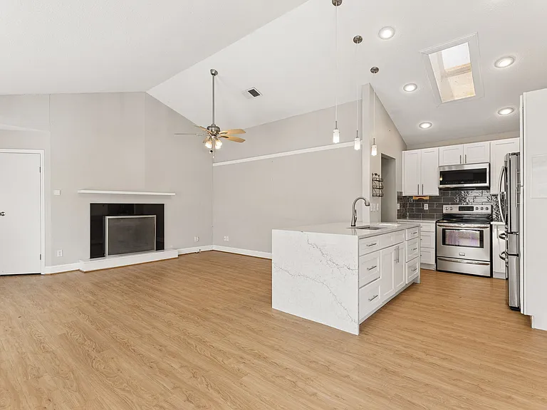 253 Teakwood Ln — Photo 16