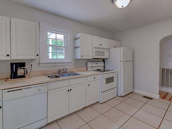 4th image of 309 Hillcrest Ave